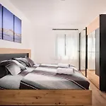 House Tinis * Umag