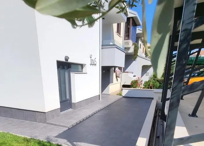 아파트 House Tinis