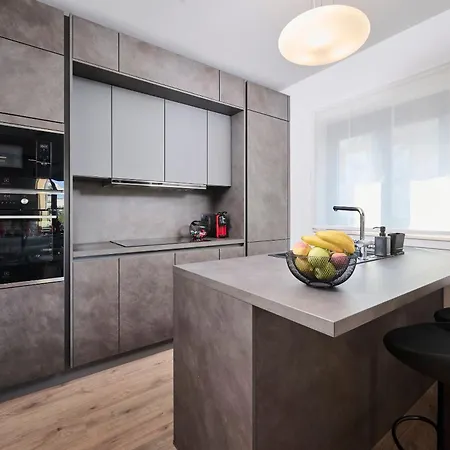 House Tinis * أوماغ