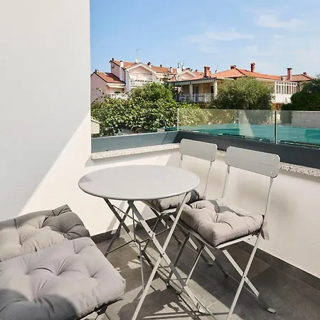 House Tinis شقة *