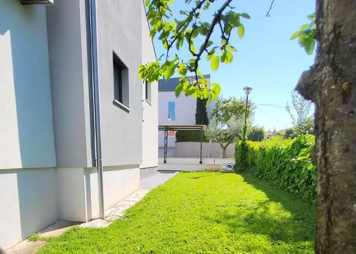 House Tinis 公寓 乌马格