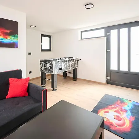 House Tinis אומאג